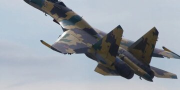 Украинские бойцы показали подбитый российский Су-35