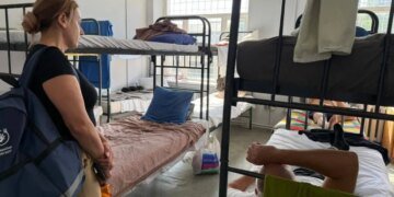 В Ужгороде мужчина выпал из окна здания ТЦК – после госпитализации он умер