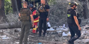 На Запоріжжі атака рф забрала життя поліцейського, ще 30 цивільних отримали поранення