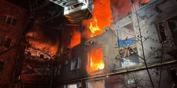 У Запоріжжі через російську атаку пошкоджено 12 багатоповерхівок