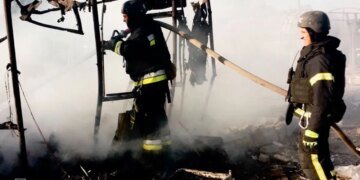 Днепропетровская область под ударом: повреждены дома, предприятия и АЗС. ФОТО