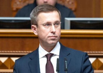 Время пошло: новый премьер Корецкий устроил жесткую встряску министрам и заставил писать детальные планы