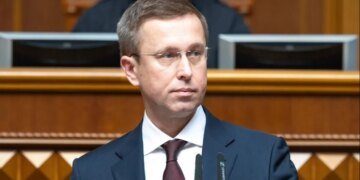 Время пошло: новый премьер Корецкий устроил жесткую встряску министрам и заставил писать детальные планы