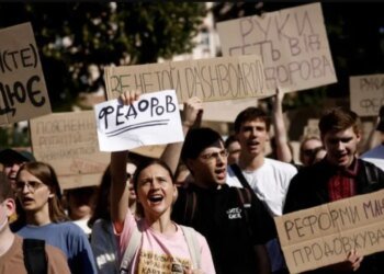 Бунт против системы: украинцы заполонили площади городов из-за отставки Федорова и требуют жестких кадровых решений. ВИДЕО