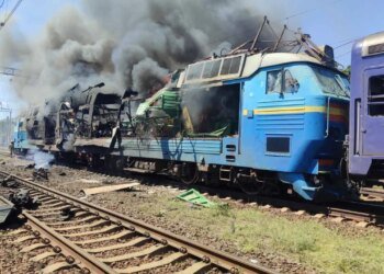 В Запорожской области россияне нанесли двойной удар по пассажирскому поезду