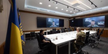Зеленський провів нараду з командирами корпусів щодо ситуації на фронті