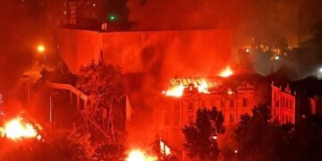 Ночной удар баллистикой по Киеву: разрушения и пожары в пяти районах столицы