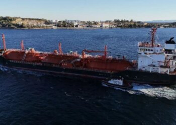 У берегов Румынии был атакован газовый танкер, следовавший в Украину