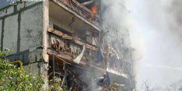 Число погибших в результате удара по Запорожью возросло до трёх. ФОТО