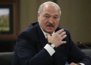 Лукашенко пригрозил вместо комбайнов вручать колхозникам автоматы и отправлять на границу с Украиной. ВИДЕО