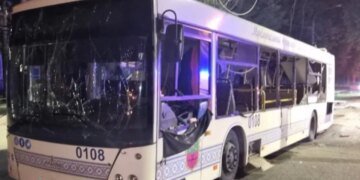 Ворог атакував Запоріжжя КАБами – пошкоджено автобус, постраждав водій