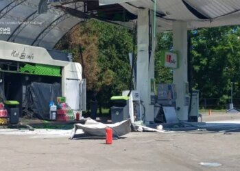 Российские дроны атаковали две АЗС в Сумах: возникли пожары