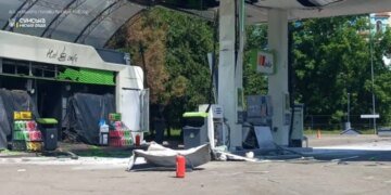 Российские дроны атаковали две АЗС в Сумах: возникли пожары