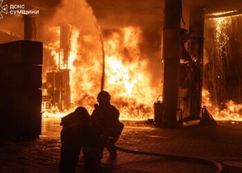 В Сумах в результате взрыва на АЗС возник крупный пожар. ФОТО