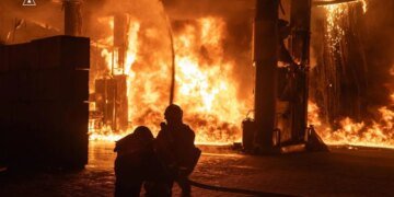 В Сумах в результате взрыва на АЗС возник крупный пожар. ФОТО