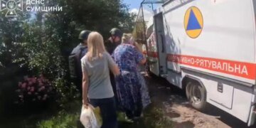 В Белопольской общине Сумской области эвакуировали троих человек. ВИДЕО