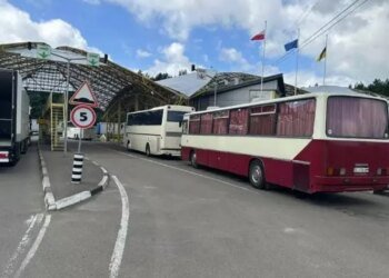 На польской границе выстроились очереди на въезд в Украину: названы самые загруженные пункты