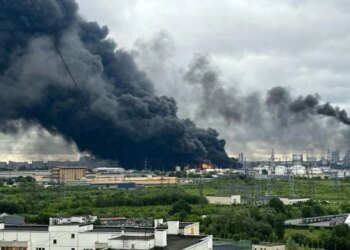 Дроны подвергли Московскую область массированной атаке: вблизи столицы России зафиксированы падения дронов и пожар