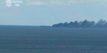 У Чорному морі у результаті атаки рф уражено цивільне судно під прапором Ліберії, зафіксовано задимлення – ОВА