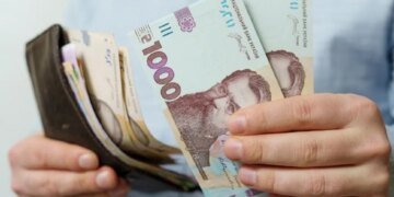 Минимальная зарплата с 1 августа: какова будет сумма и от чего она зависит