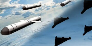 росія атакувала Київ, Дніпро, Кривий Ріг і Вінниччину балістикою, є влучання та пожежі