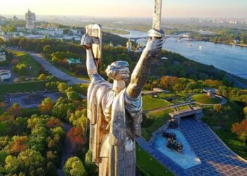 Відкрийте Київ по-новому: містян запрошують на безкоштовні екскурсії