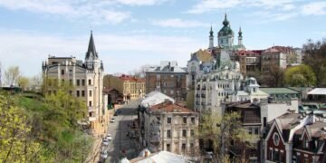 Історична вулиця Києва помирає: половина Андріївського узвозу закрита або занедбана