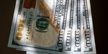Коснется каждого при попытке обмена 100 долларов: украинцев предупредили о вероятных проблемах