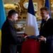Зеленский вручил Макрону орден Свободы после переговоров во Франции