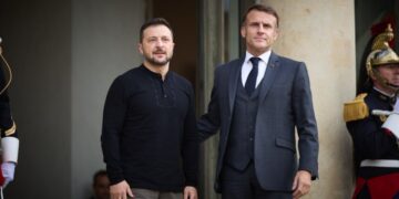 Зеленский обсудил с Макроном перспективы мира и запуск Gripen со Швецией