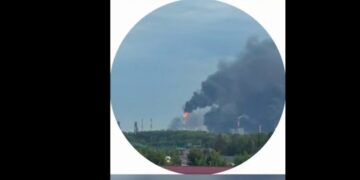 Удары по НПЗ и теневому флоту: Зеленский подвел итоги дальнобойных операций