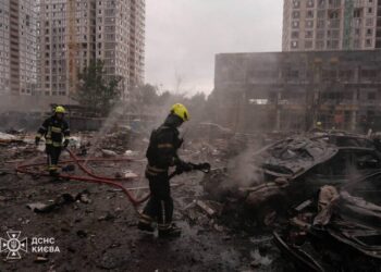 Киев пережил очередной массированный обстрел: Зеленский призвал НАТО решить вопрос ПВО