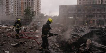 Киев пережил очередной массированный обстрел: Зеленский призвал НАТО решить вопрос ПВО