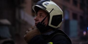 Россияне попали “Бандеролью” прямо в жилой дом в Харькове: есть погибший