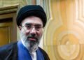 Раненый после атаки США лидер Ирана не явился даже на похороны отца