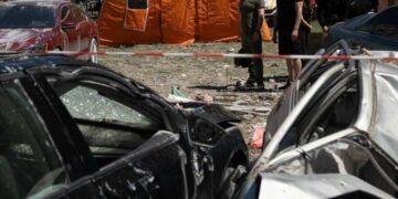 Смертельний удар по Києву: з-під руїн деблокували ще одне тіло