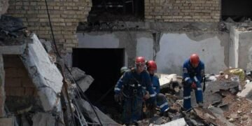 Кількість загиблих у Києві знову зросла: рятувальники зробили трагічну знахідку