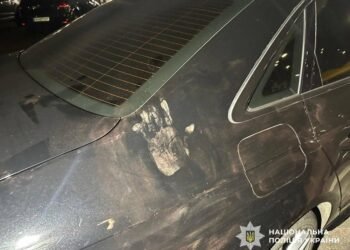 Бійка, погоня та пістолет: у Києві дорожня сварка переросла у небезпечний напад