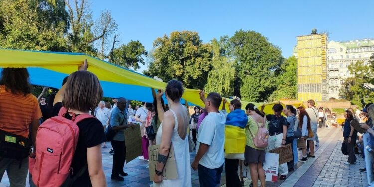В Киеве масштабное шествие из-за отставки Федорова из Минобороны (фото, видео)