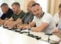 Продукти, вода та павербанки: у Києві посилюють резерви перед зимою