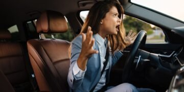 Когда нужно включать поворотники на кольце: водители спорят, хотя ответ есть в ПДД