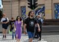 Пешеход еще не ступил на “зебру”: обязан ли водитель остановиться