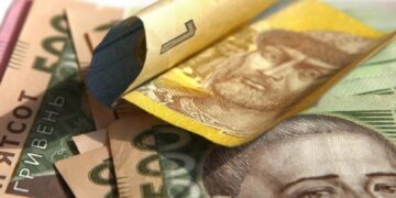 Пенсию по возрасту теперь считают по формуле: в ПФУ объяснили, что влияет на сумму