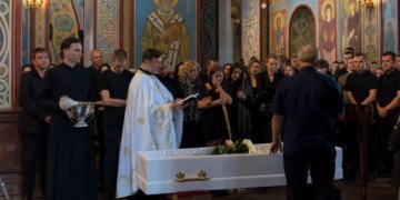 Смертельний удар по виставці під Києвом: у столиці попрощалися з полковницею УДО
