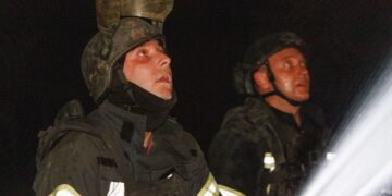 В центре Киева горит отель после атаки дронов