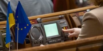 В Украине снова продолжат военное положение и мобилизацию