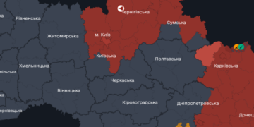 Над Києвом здійнялось сильне задимлення: куди впали уламки БпЛА