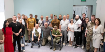 Додаткові виплати і нові автівки: в Києві відбулась зустріч з ветеранами, – ФОТО