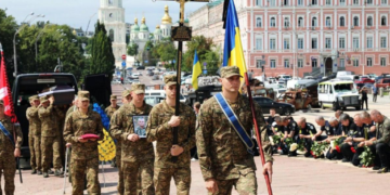 Служив у ЗСУ й поліції: в центрі Києва попрощались із загиблим захисником, – ФОТО