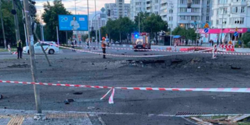 Небезпечний маршрут: де в Києві триває ремонт після обстрілу